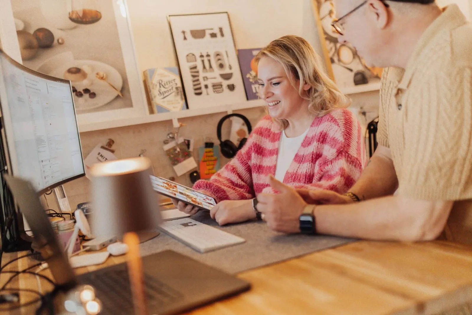 Saskia Surges bei der Content-Planung im Foodstudio