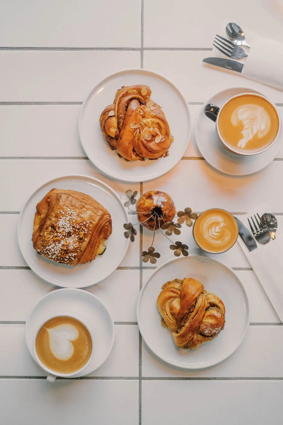 Zimtschnecken und Kaffee